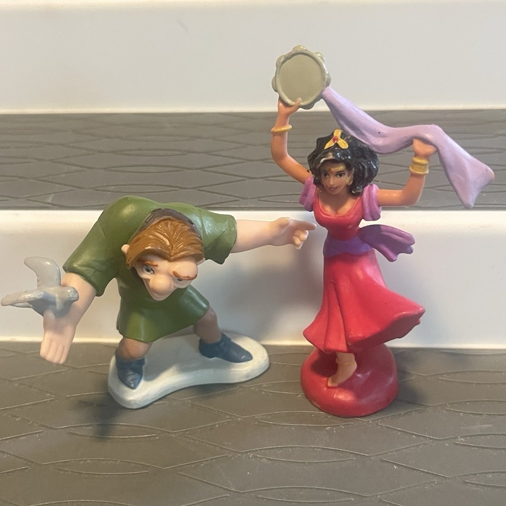 Disney The Hunchback of Notre Dame and Esmerelda PVC Figure 2" Cake Topper